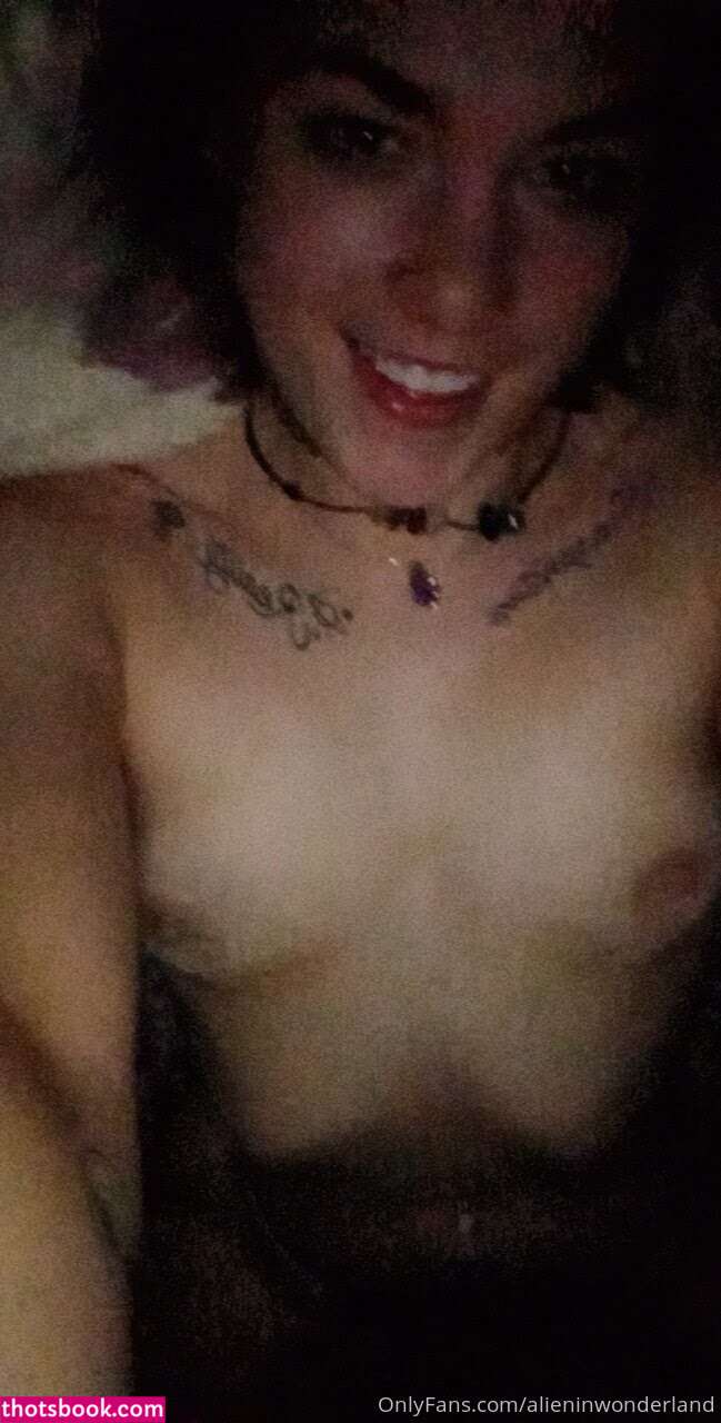 Alieninwonderland Photo #3