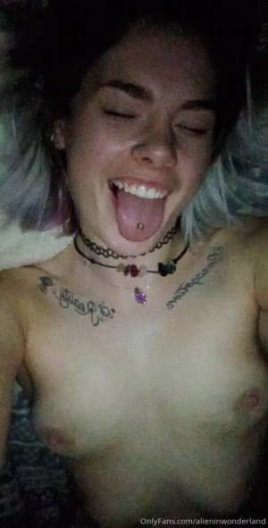 Alieninwonderland Photo #1