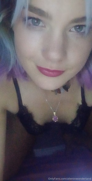 Alieninwonderland Photo #8