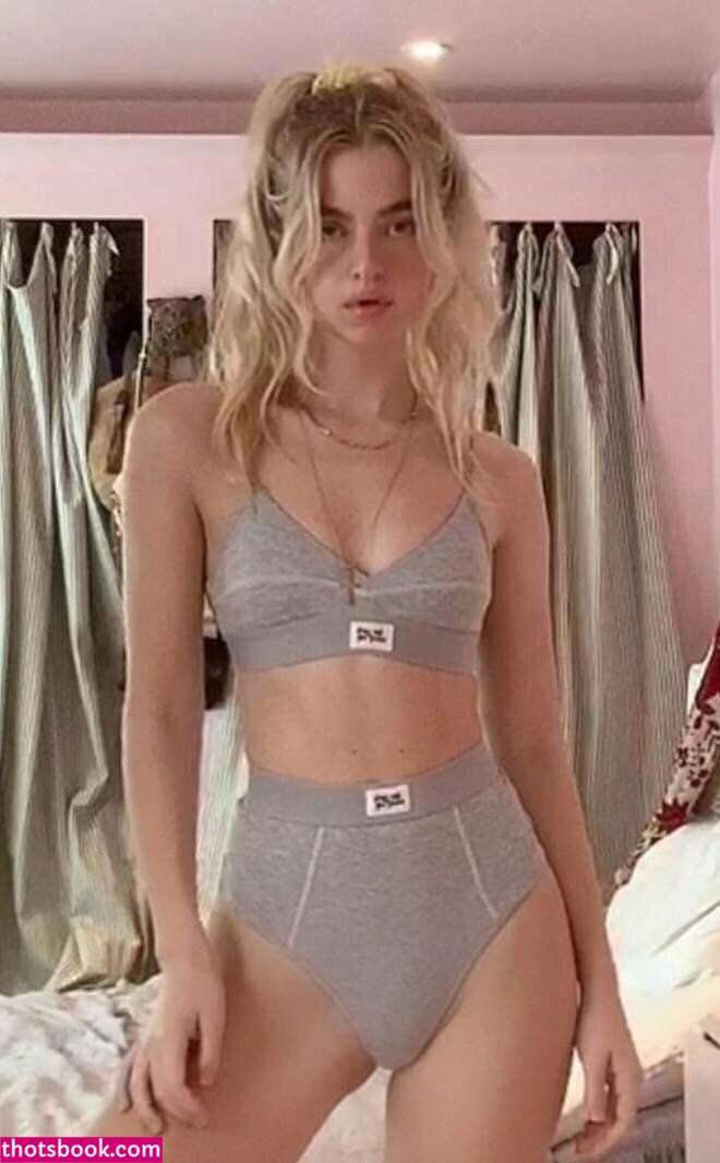 Anais Gallagher Photo #2