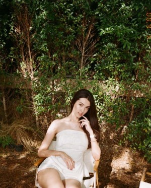 Arabella Gregory Photo #10