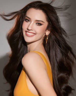 Arabella Gregory Photo #11