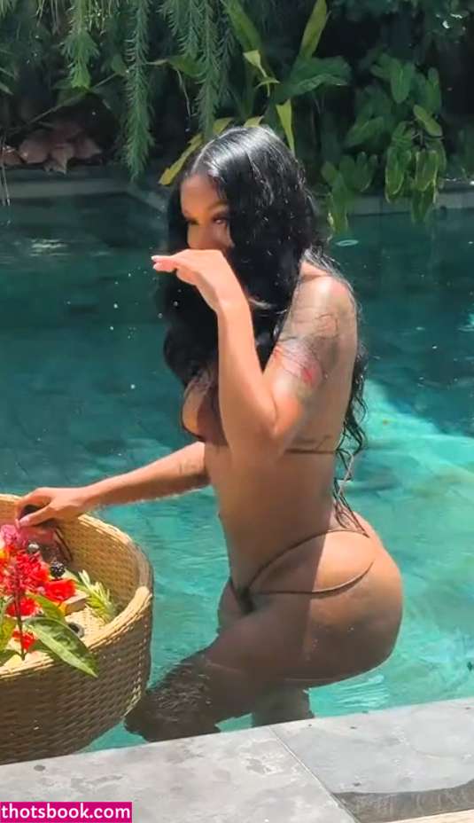 Ashley Burgos Photo #15