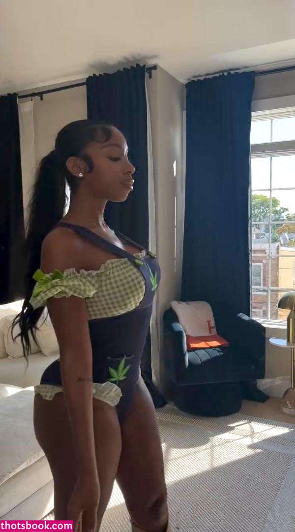 Ashley Burgos Photo #27