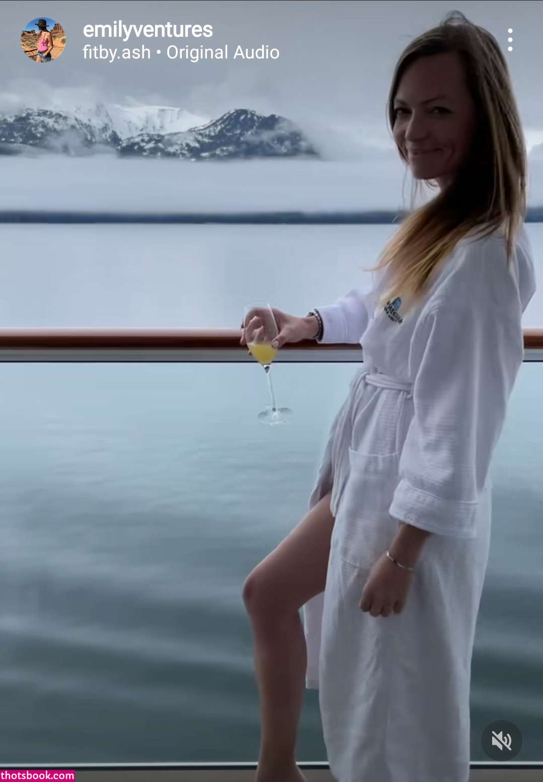 Emily Hart Photo #25