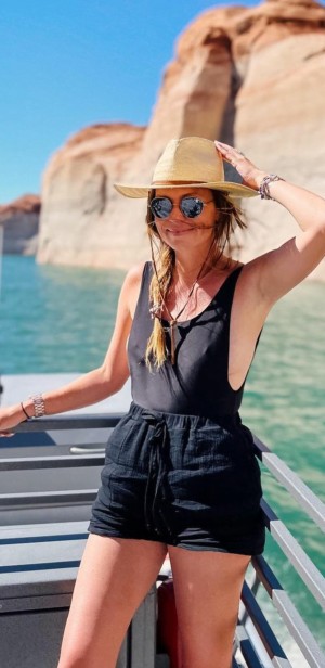 Emily Hart Photo #24