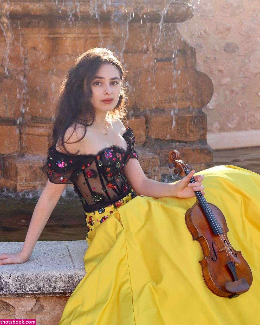 Esther Abrami Photo #7