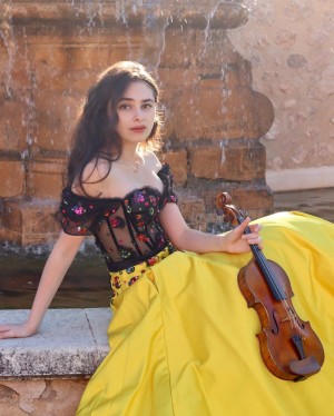 Esther Abrami Photo #7