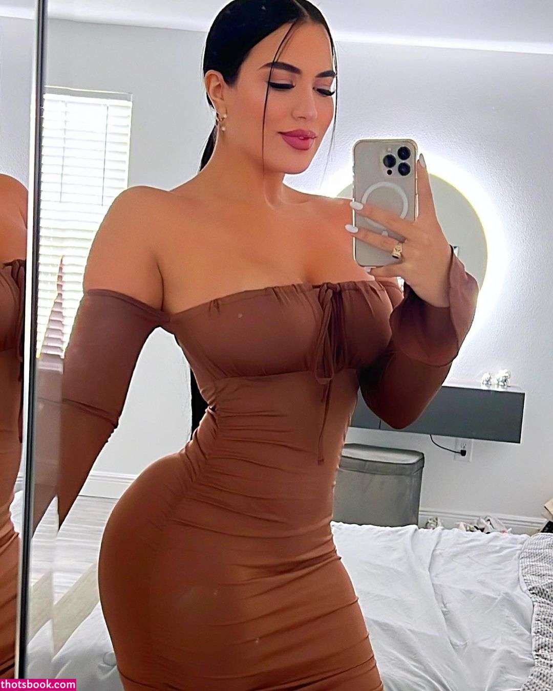 Melany Fernandez Photo #1