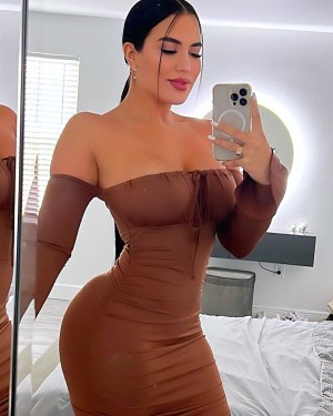 Melany Fernandez Photo #1