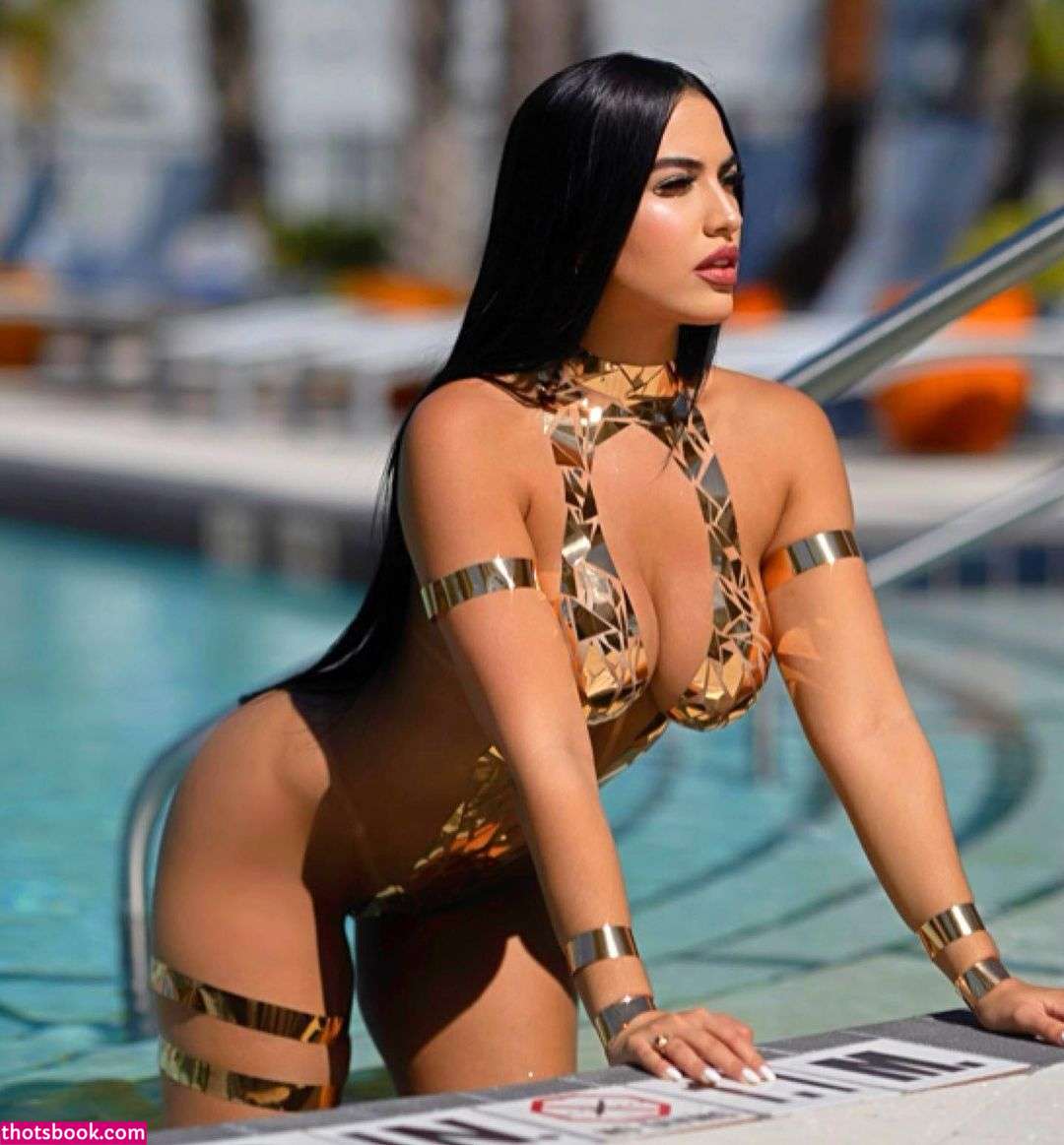 Melany Fernandez Photo #14