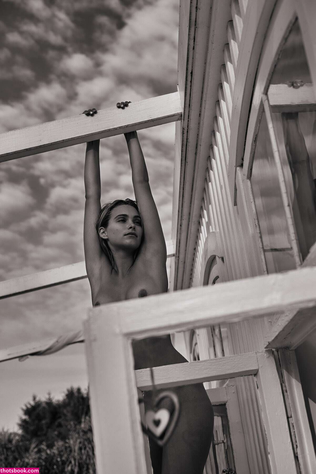 Nikki Hillier Photo #9