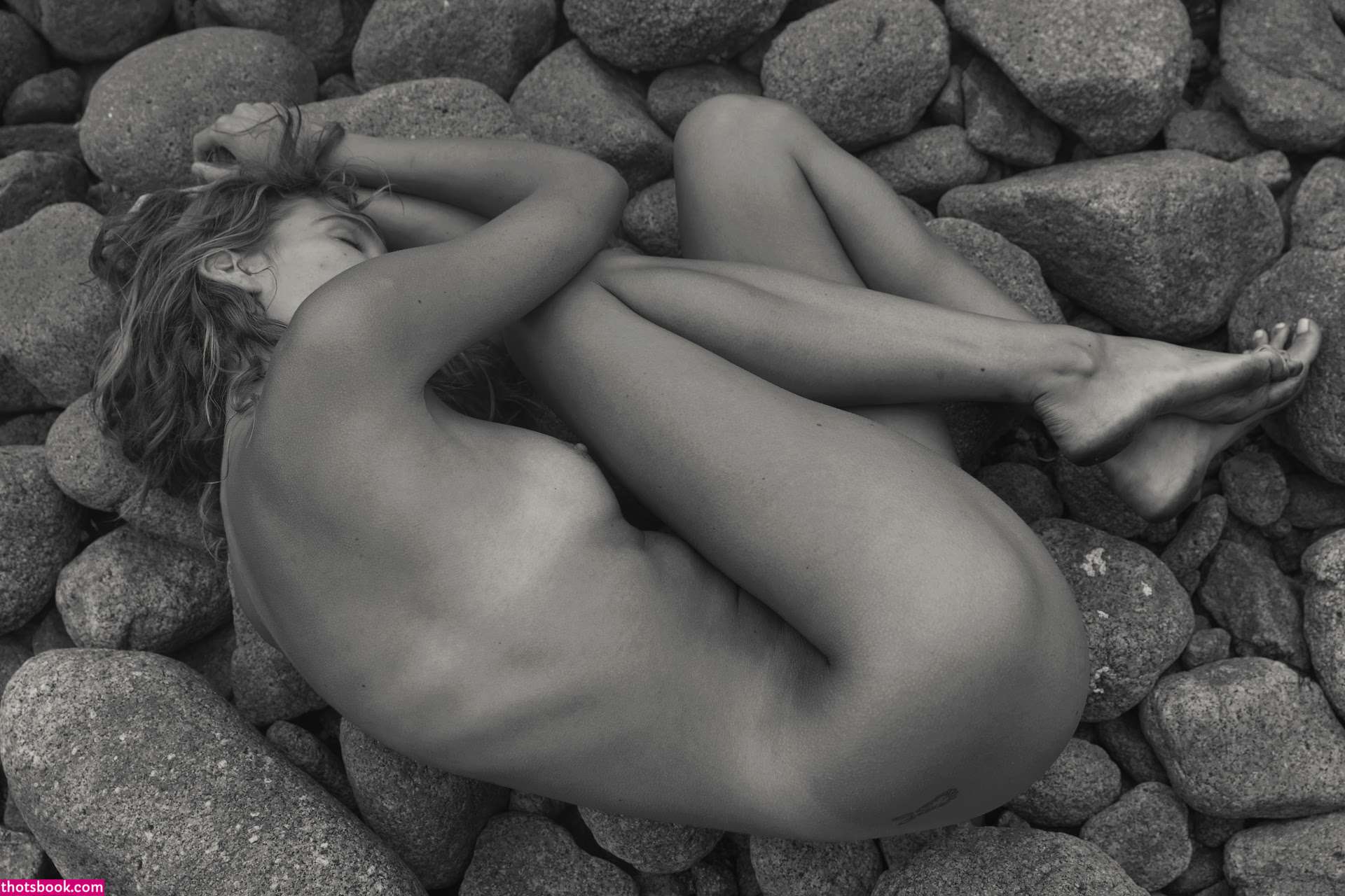 Nikki Hillier Photo #11