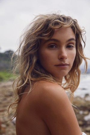 Nikki Hillier Photo #8