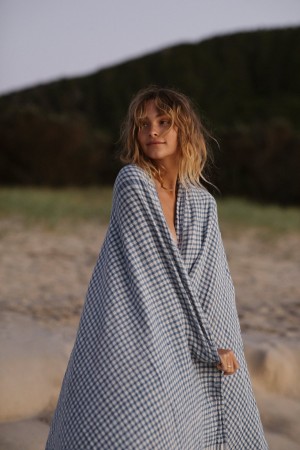 Nikki Hillier Photo #26