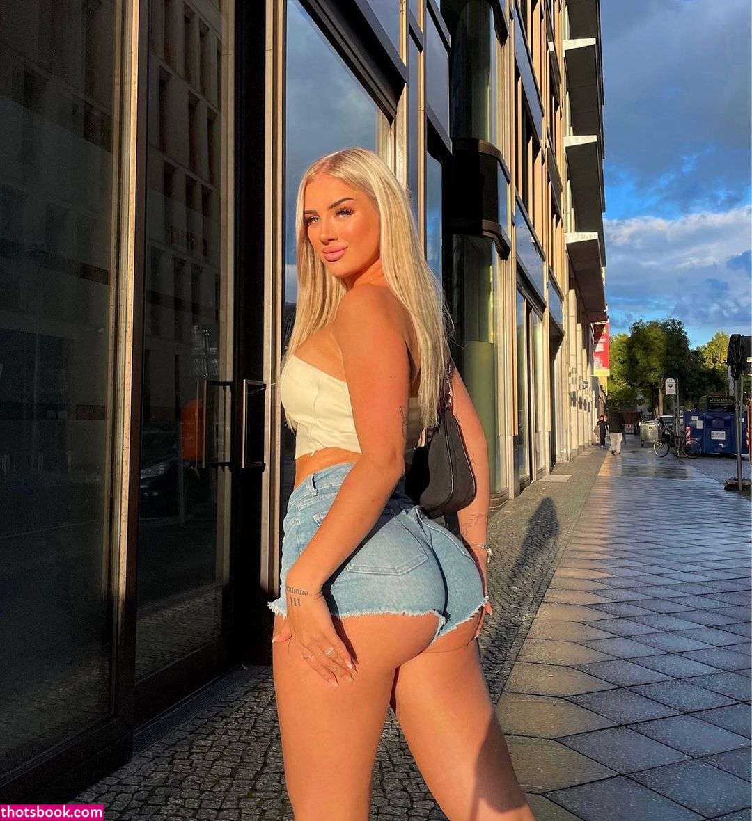 Edda Elisa Photo #12