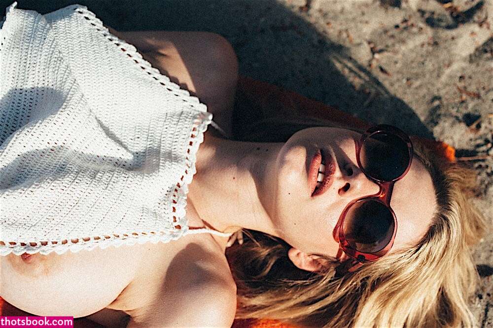 Elle Brittain Photo #5