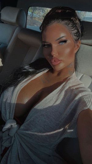 Enise Sude Photo #10