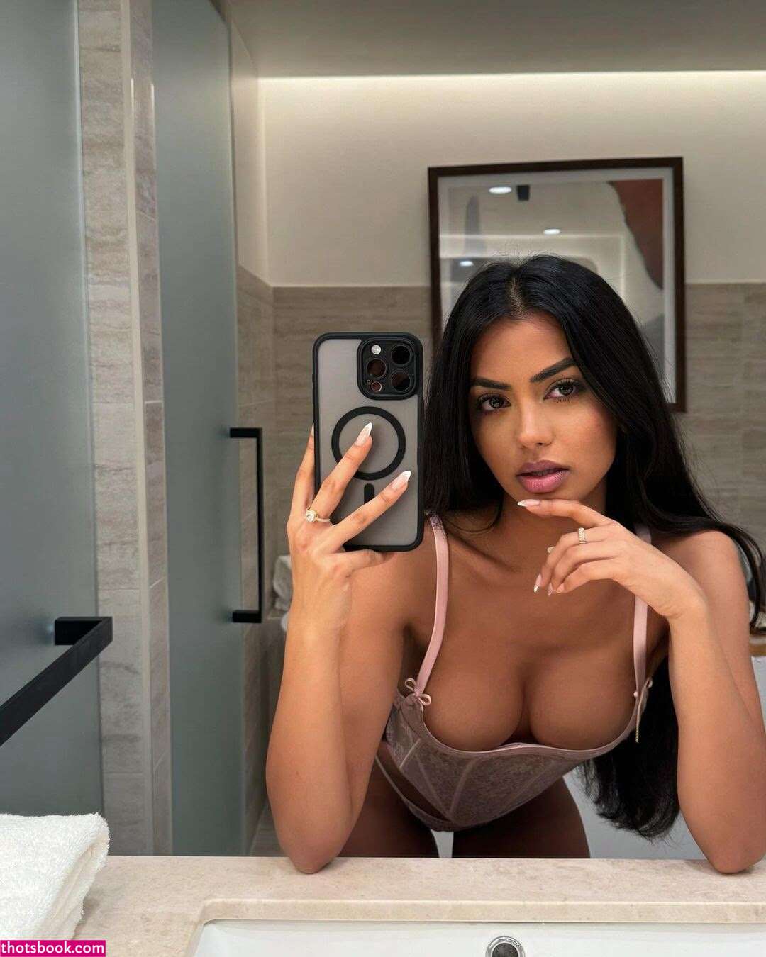 Aneeqa Farid Photo #16