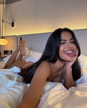 Aneeqa Farid Photo #12