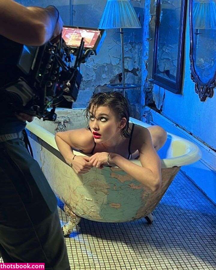 Bec Lauder Photo #28