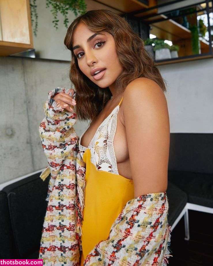 Maria Thattil Photo #12