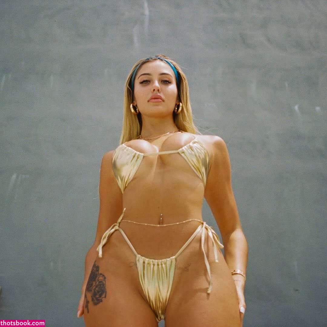 Renee Estella Photo #11