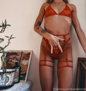 bakedblondi Photo #10