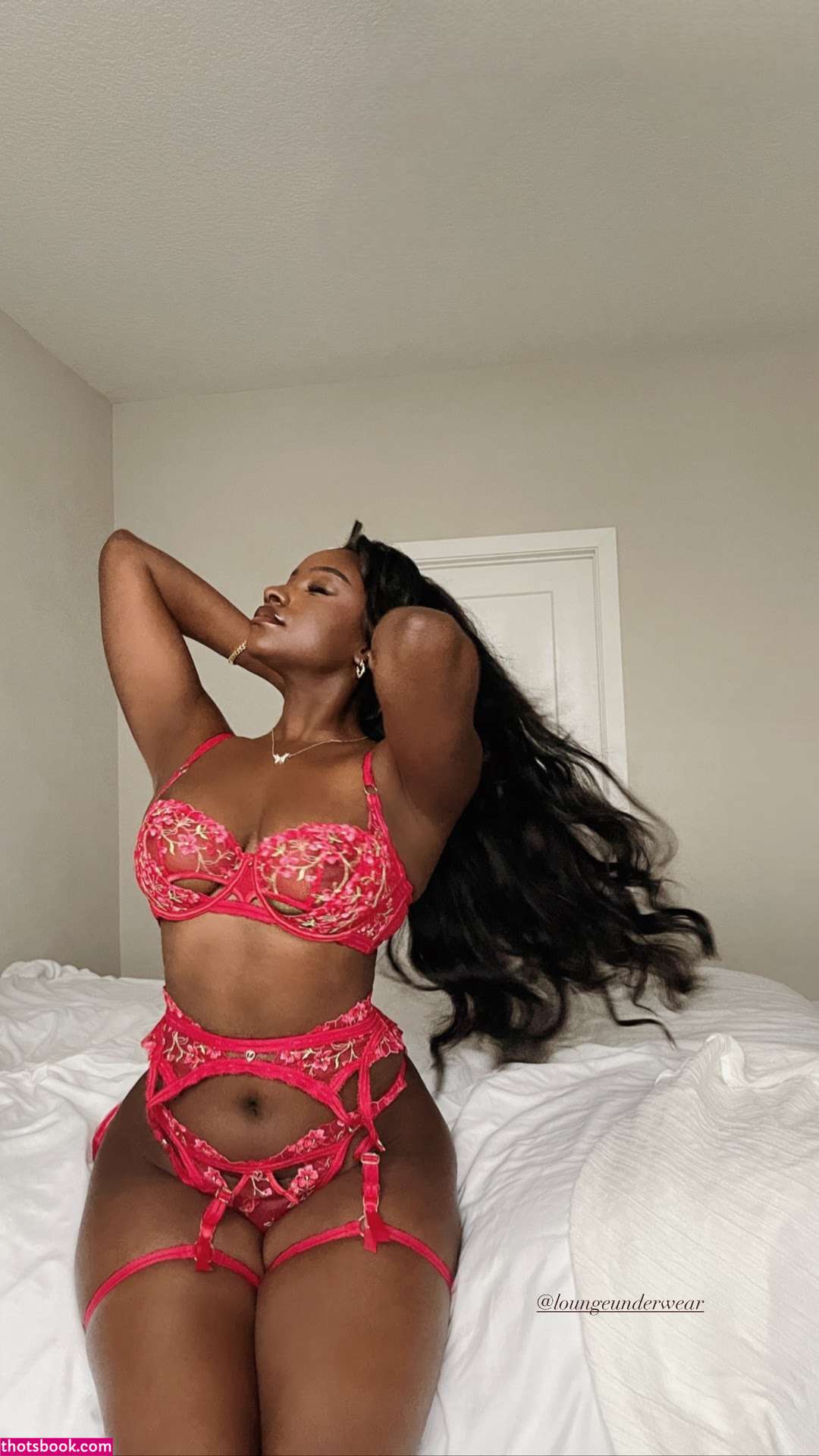 Savannah Perkins Photo #4