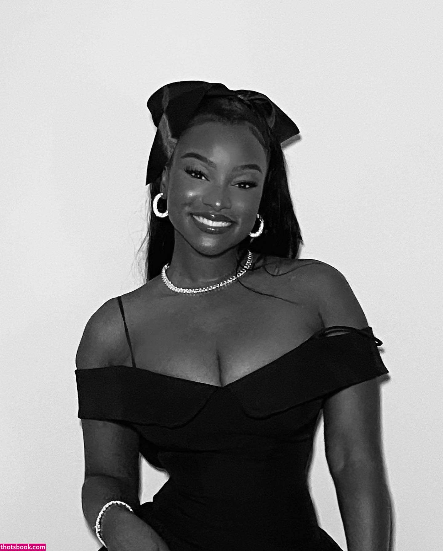 Savannah Perkins Photo #5