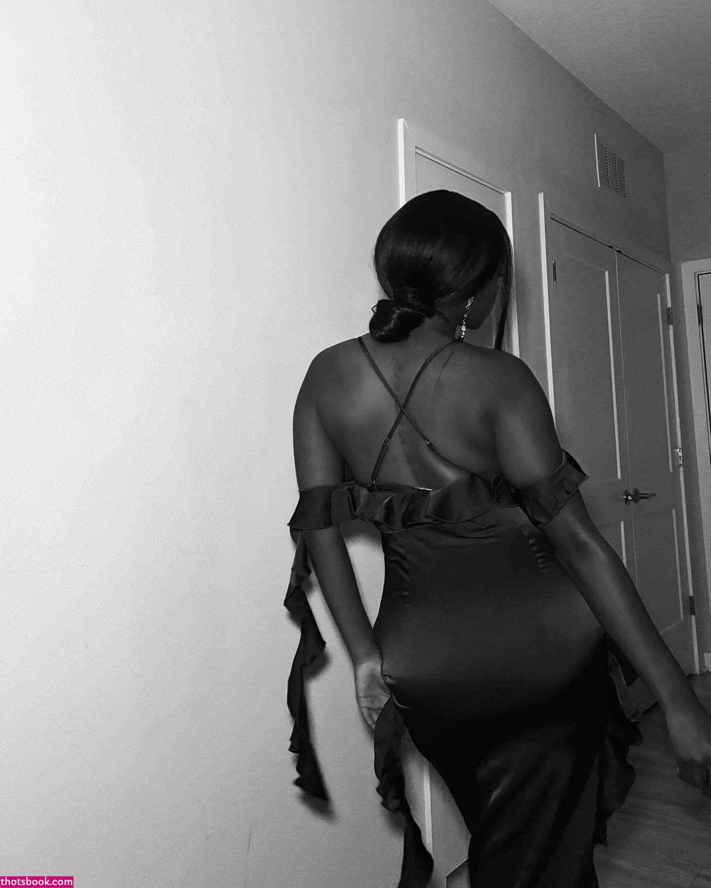 Savannah Perkins Photo #11