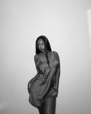 Savannah Perkins Photo #3