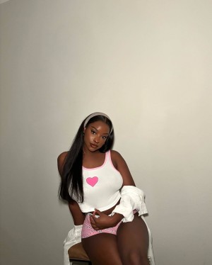 Savannah Perkins Photo #15