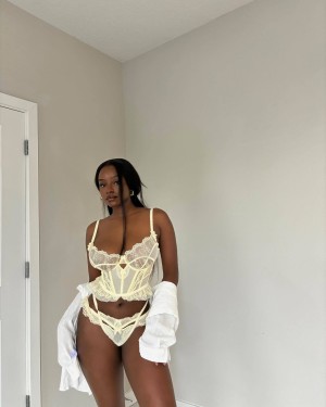 Savannah Perkins Photo #21