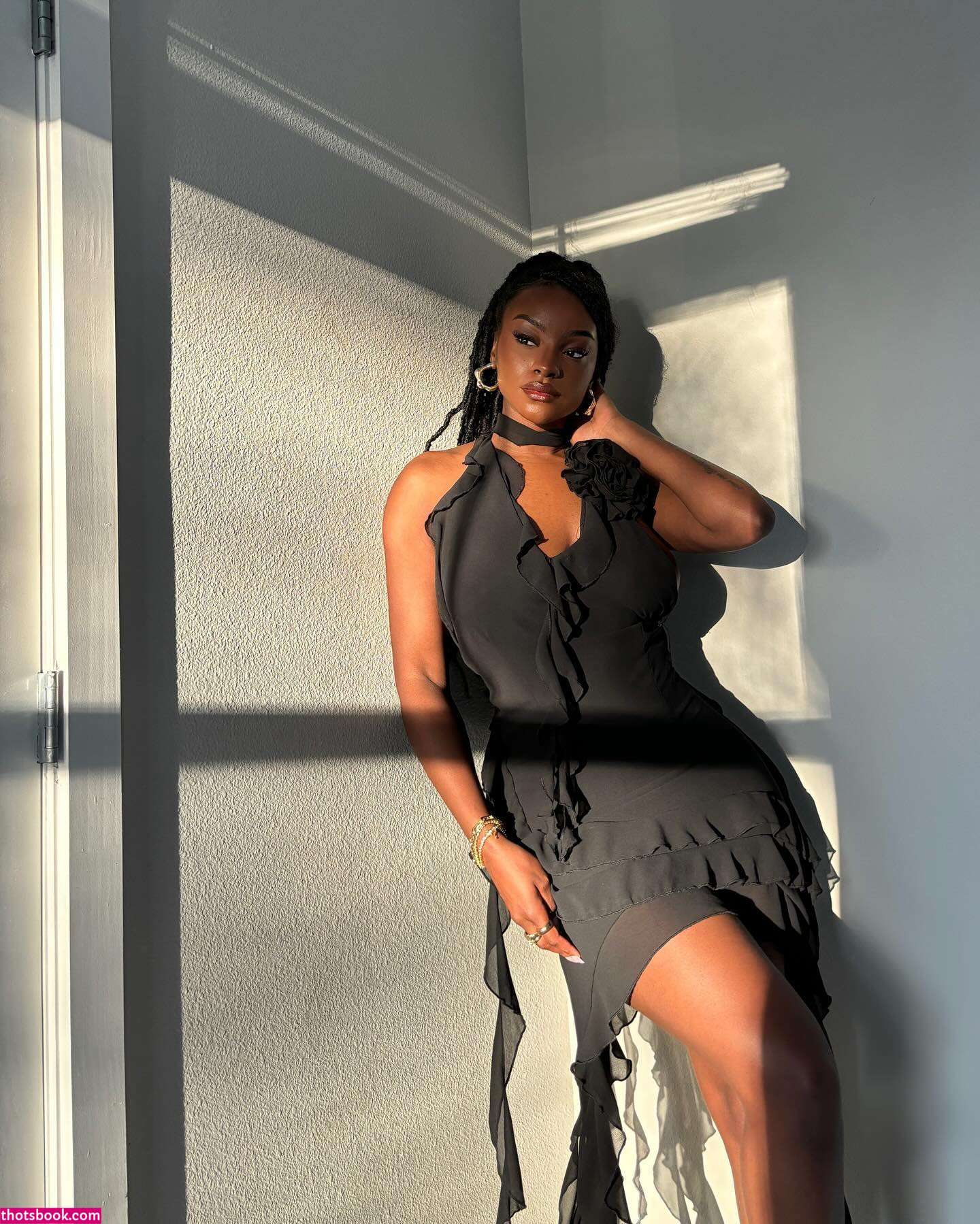 Savannah Perkins Photo #25