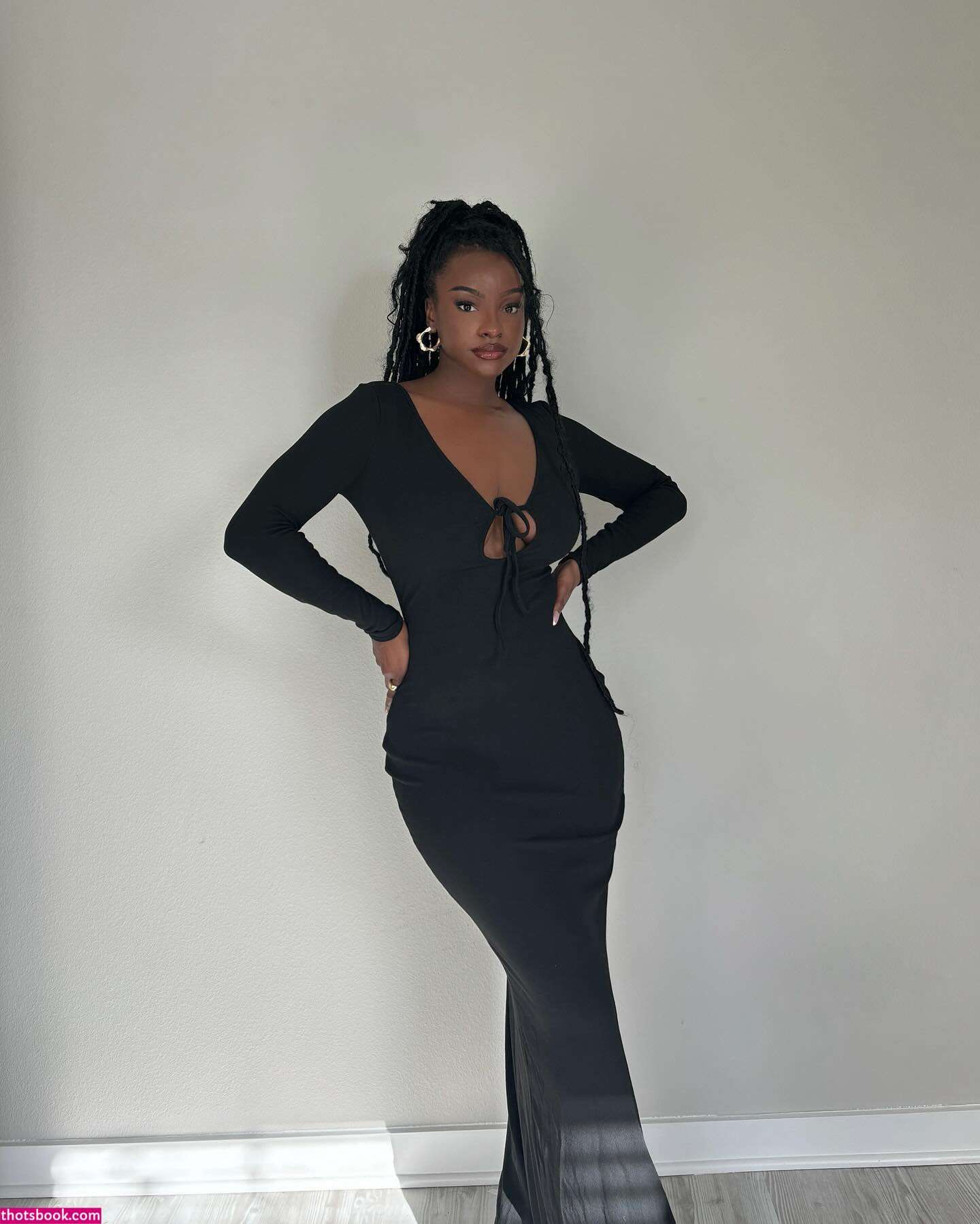 Savannah Perkins Photo #28