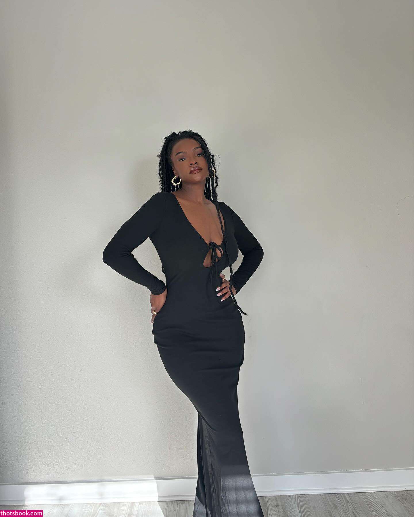 Savannah Perkins Photo #30