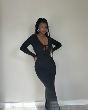 Savannah Perkins Photo #28