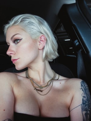 Taylor Hughs Photo #21