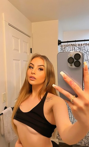 Allymcfarland18 Photo #13