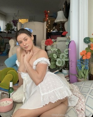 Caroline Calloway Photo #28