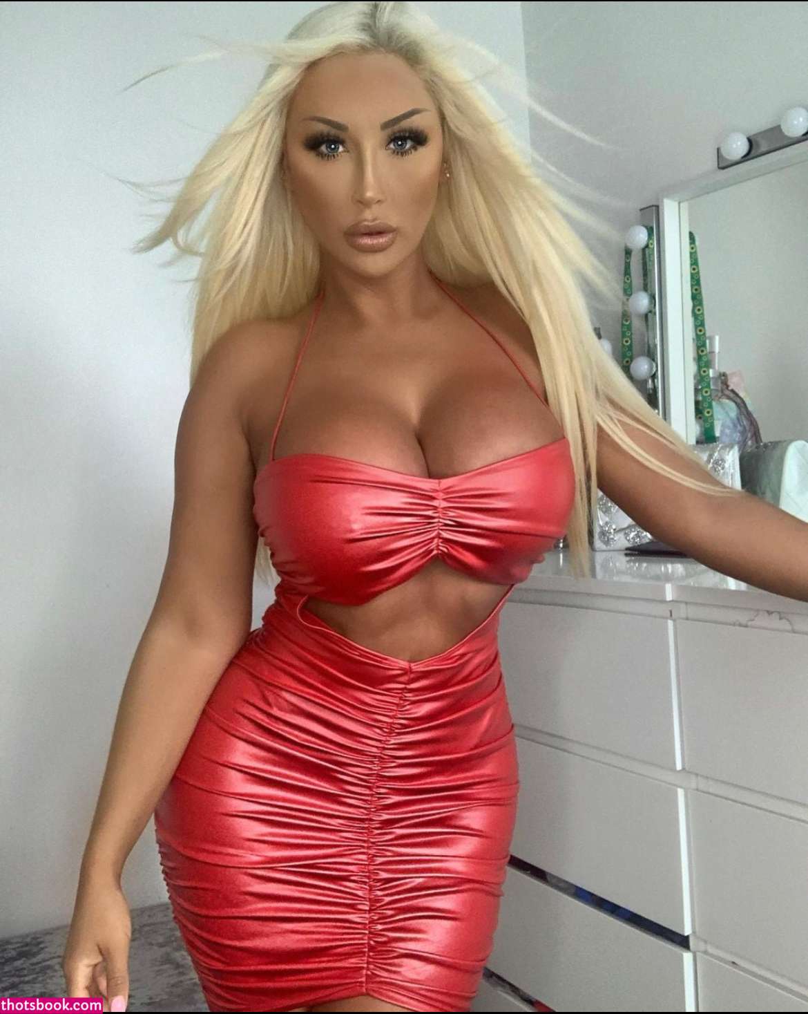 Holly Deacon Photo #2