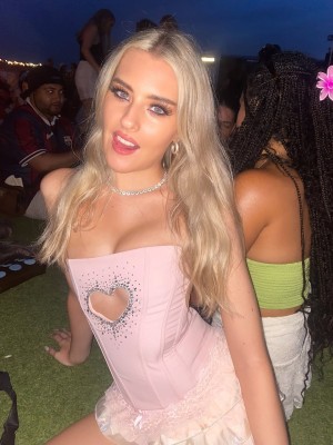 Ellie Middleton Photo #22