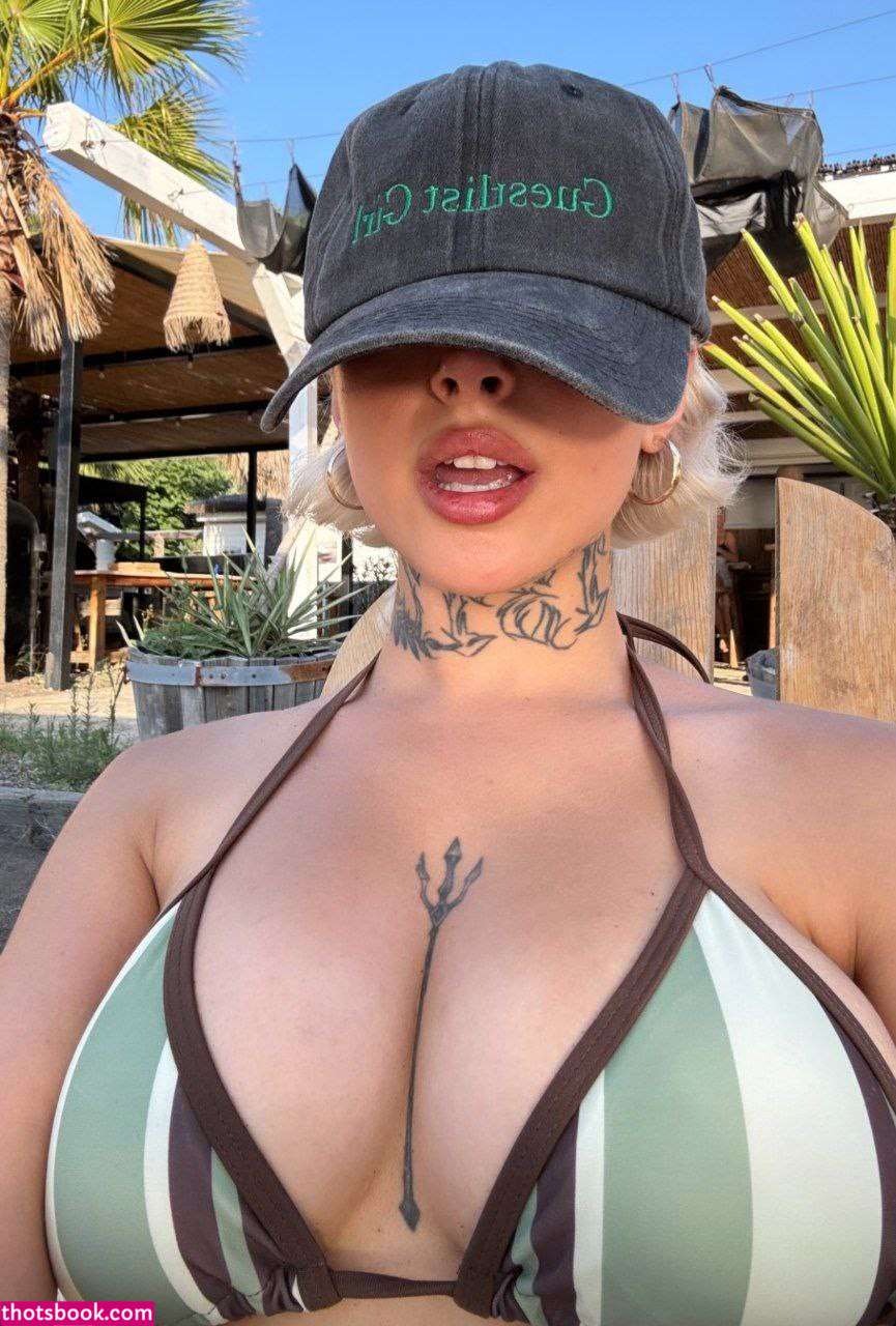 Hazal Bayazit Photo #11