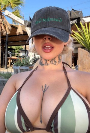 Hazal Bayazit Photo #11