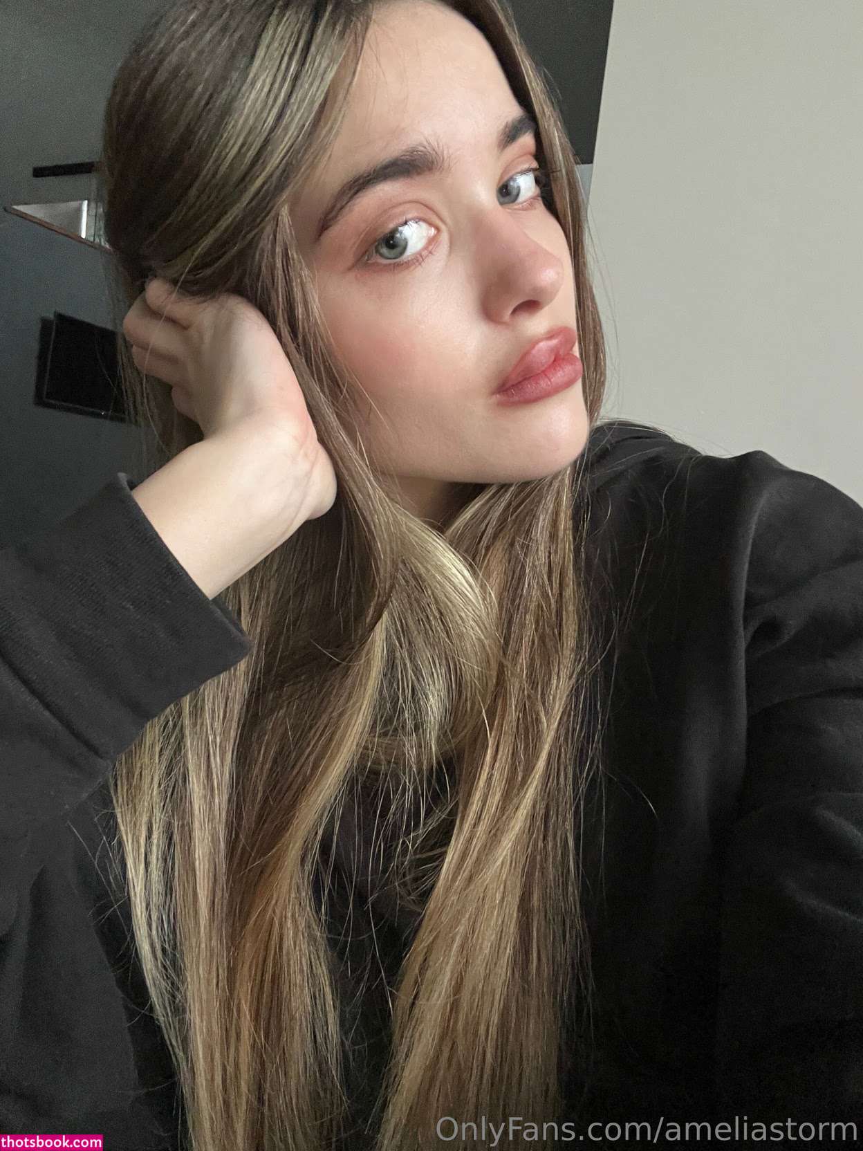 ameliastorm Photo #1