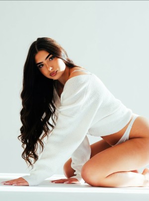 Emilia Wegrzynek Photo #9