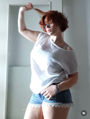 Glossygirl093 Photo #2