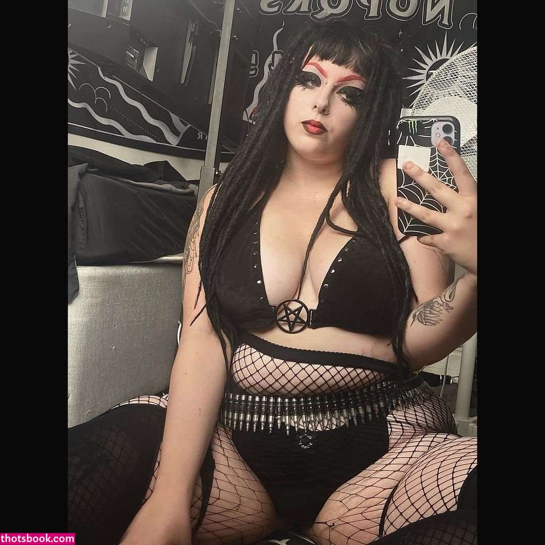 Thrashbarbie Photo #8