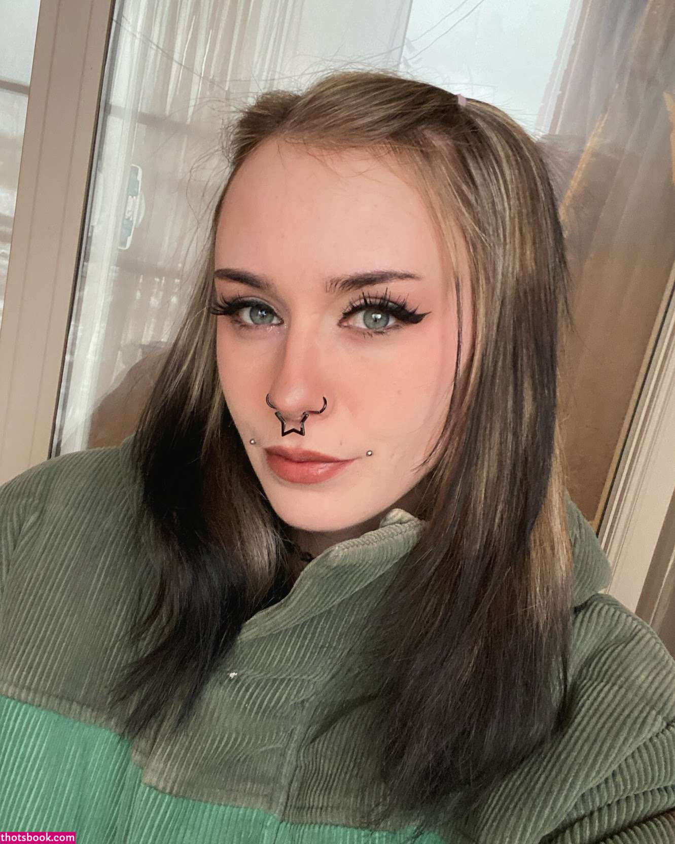 Tellmemore666 Photo #10